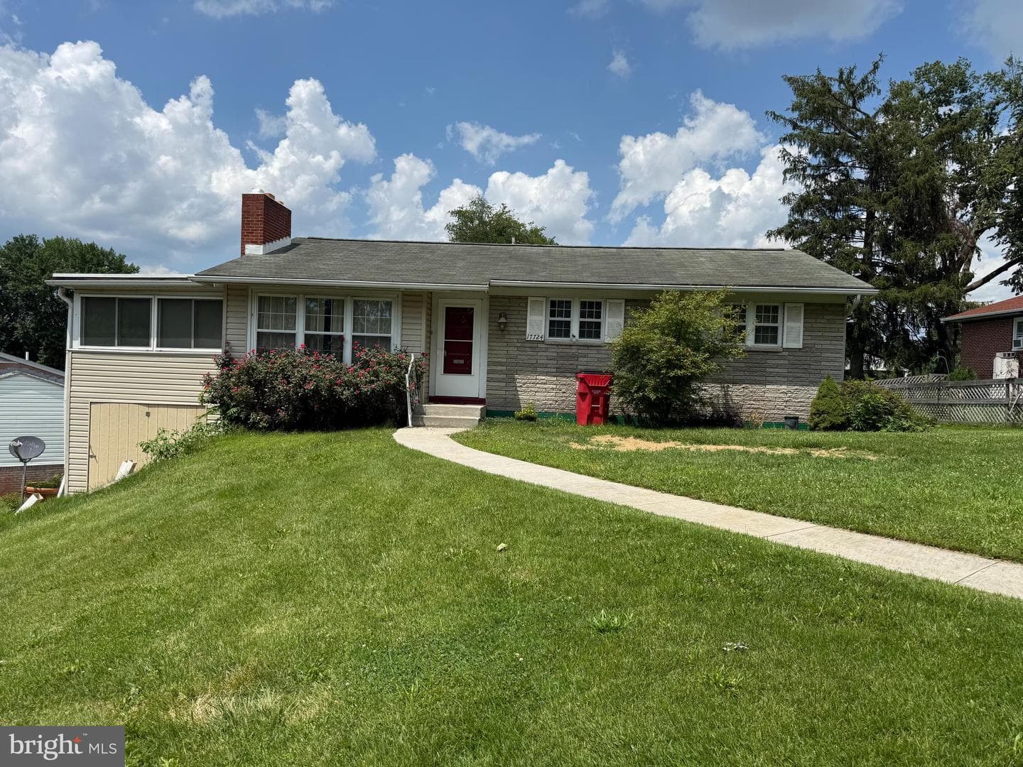 17724 Timberlane photo 1
