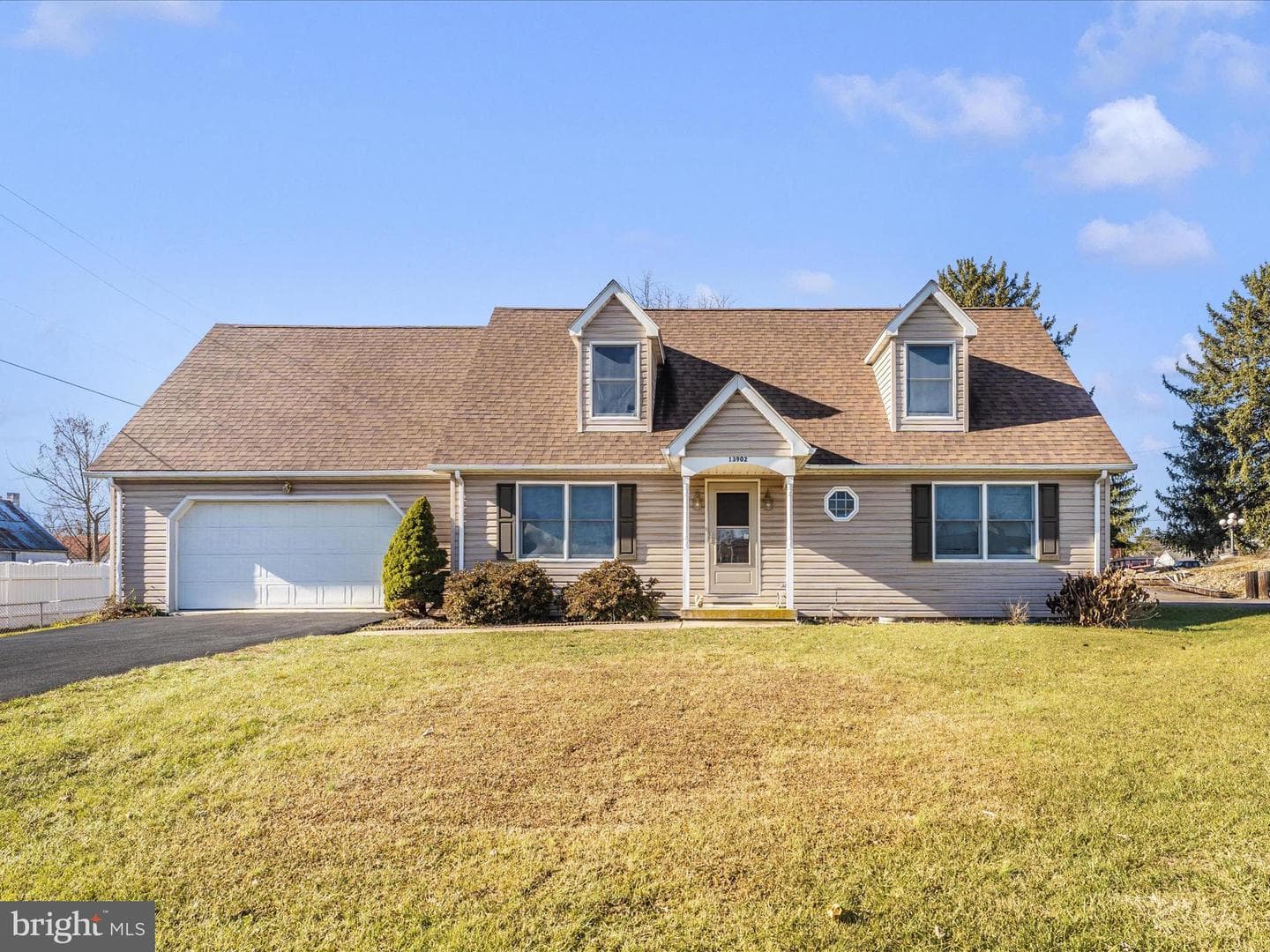 13902 Weaver Avenue photo 1