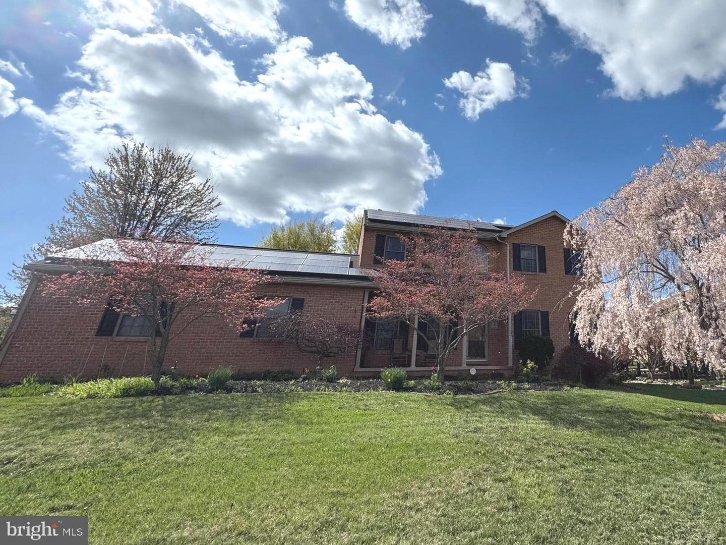 208 Montclair Court photo 1