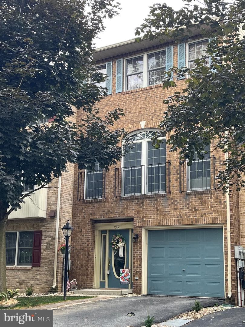 1019 Lindsay Lane photo 1