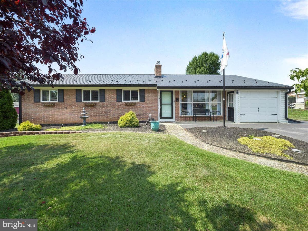 11516 Dellwyn Drive photo 1