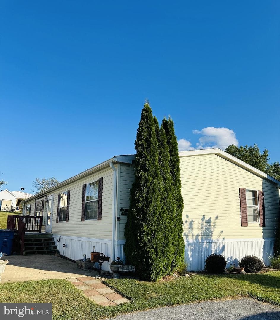 16935 Alcott Road photo 1