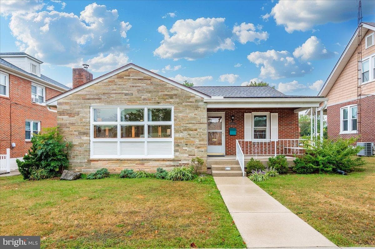 228 Bryan Place photo 1