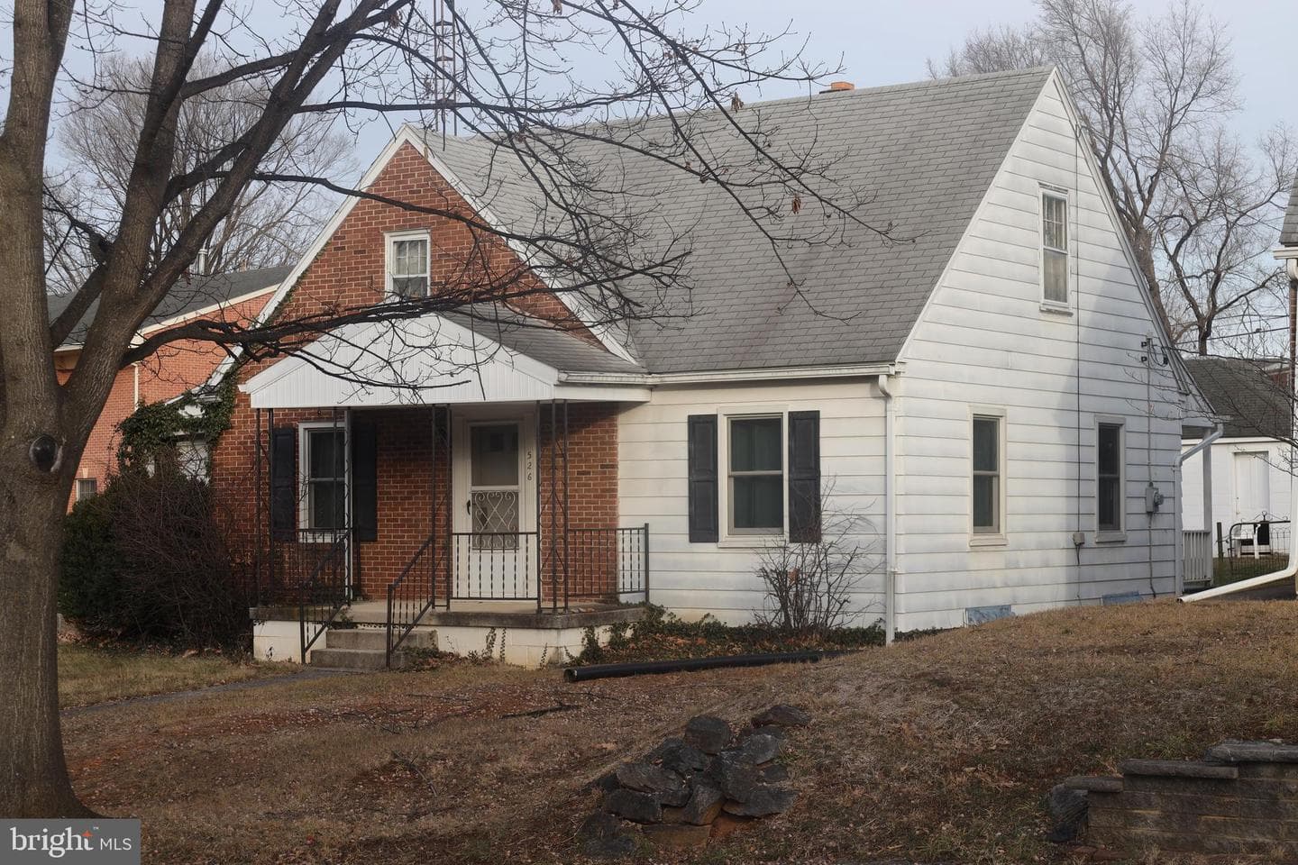 526 Pangborn Boulevard photo 1