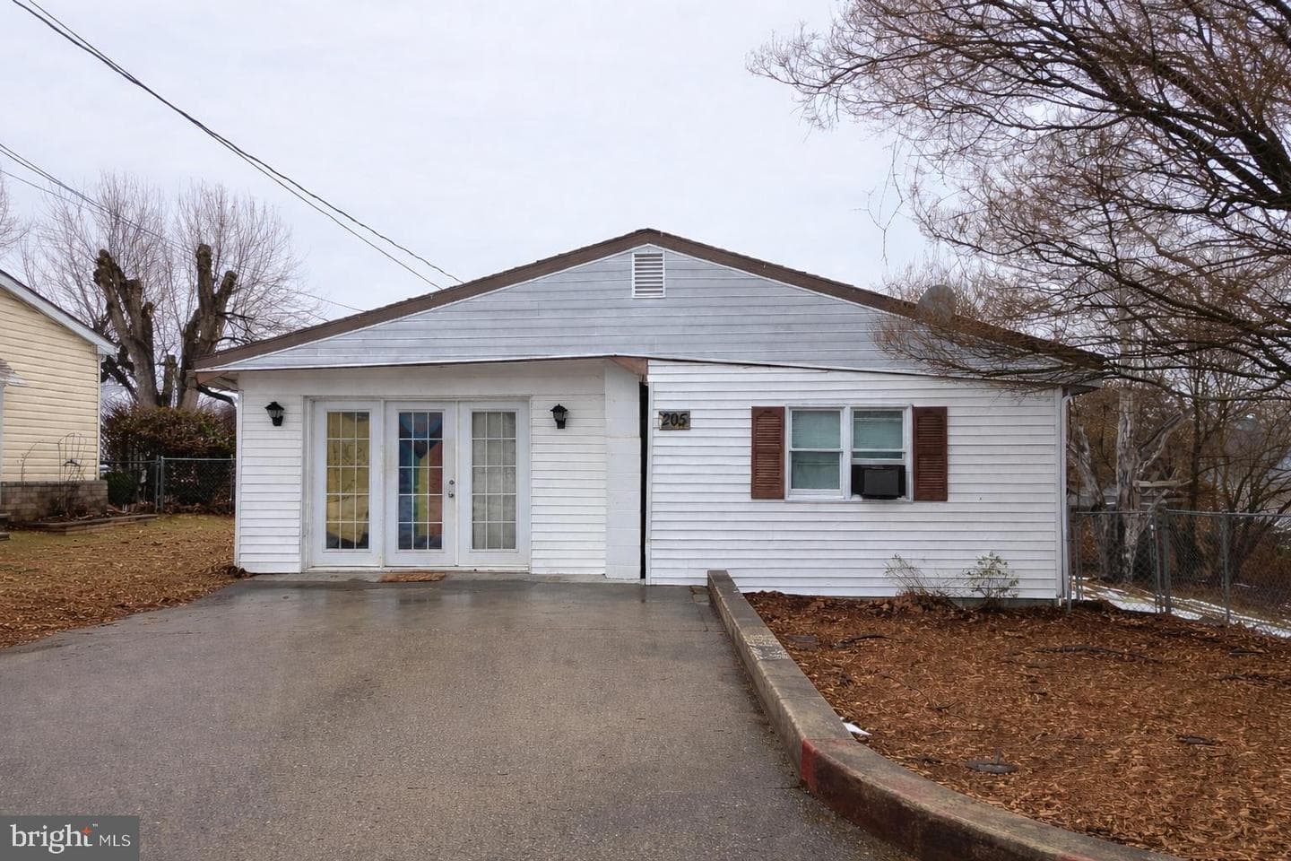 205 W High Street W, Sharpsburg