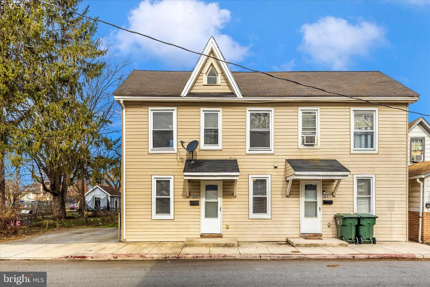 225 Alexander Street photo 1