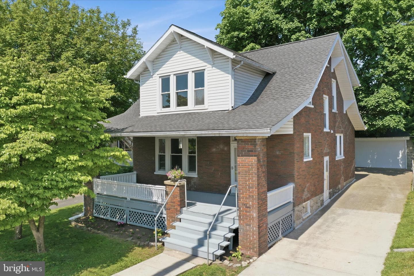 819 Summit Avenue