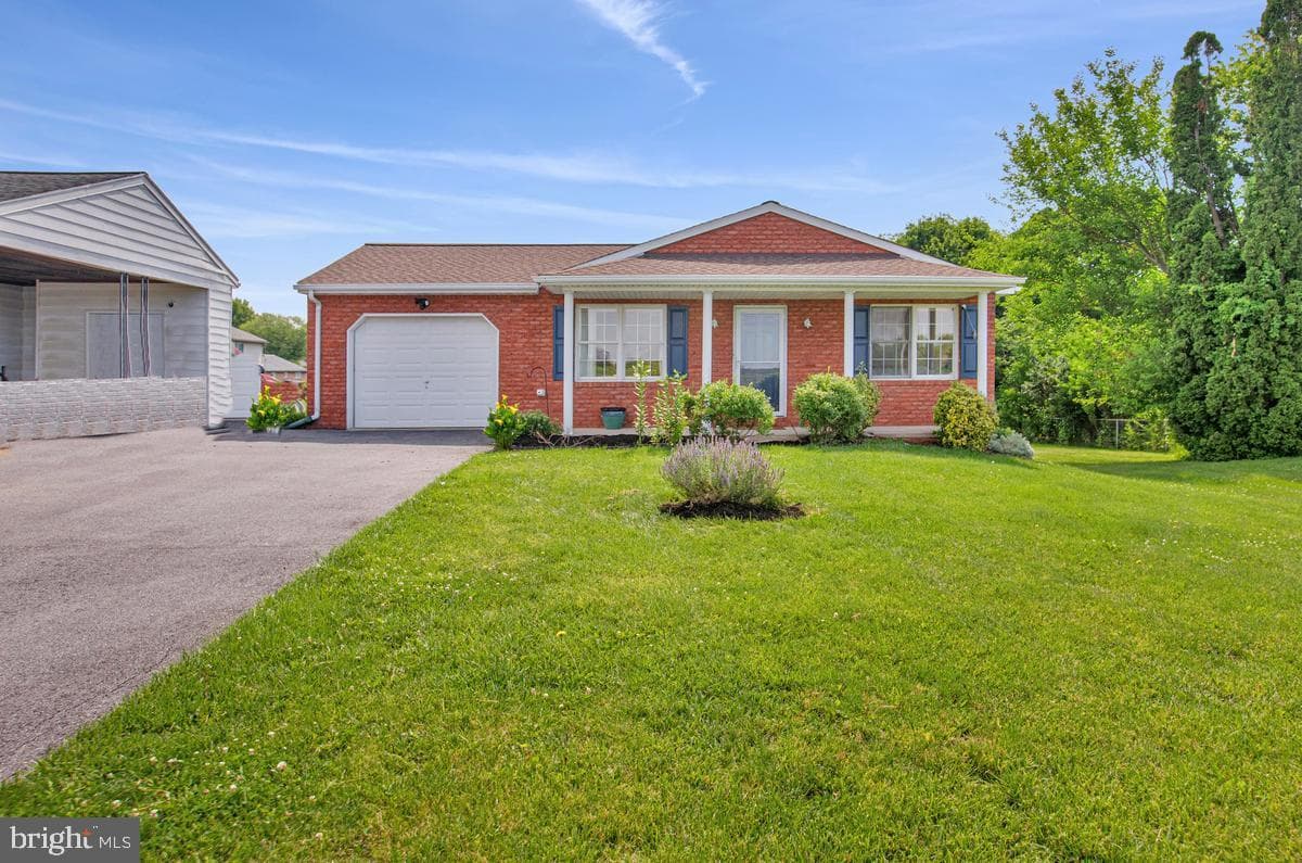12225 W Lawn Lane