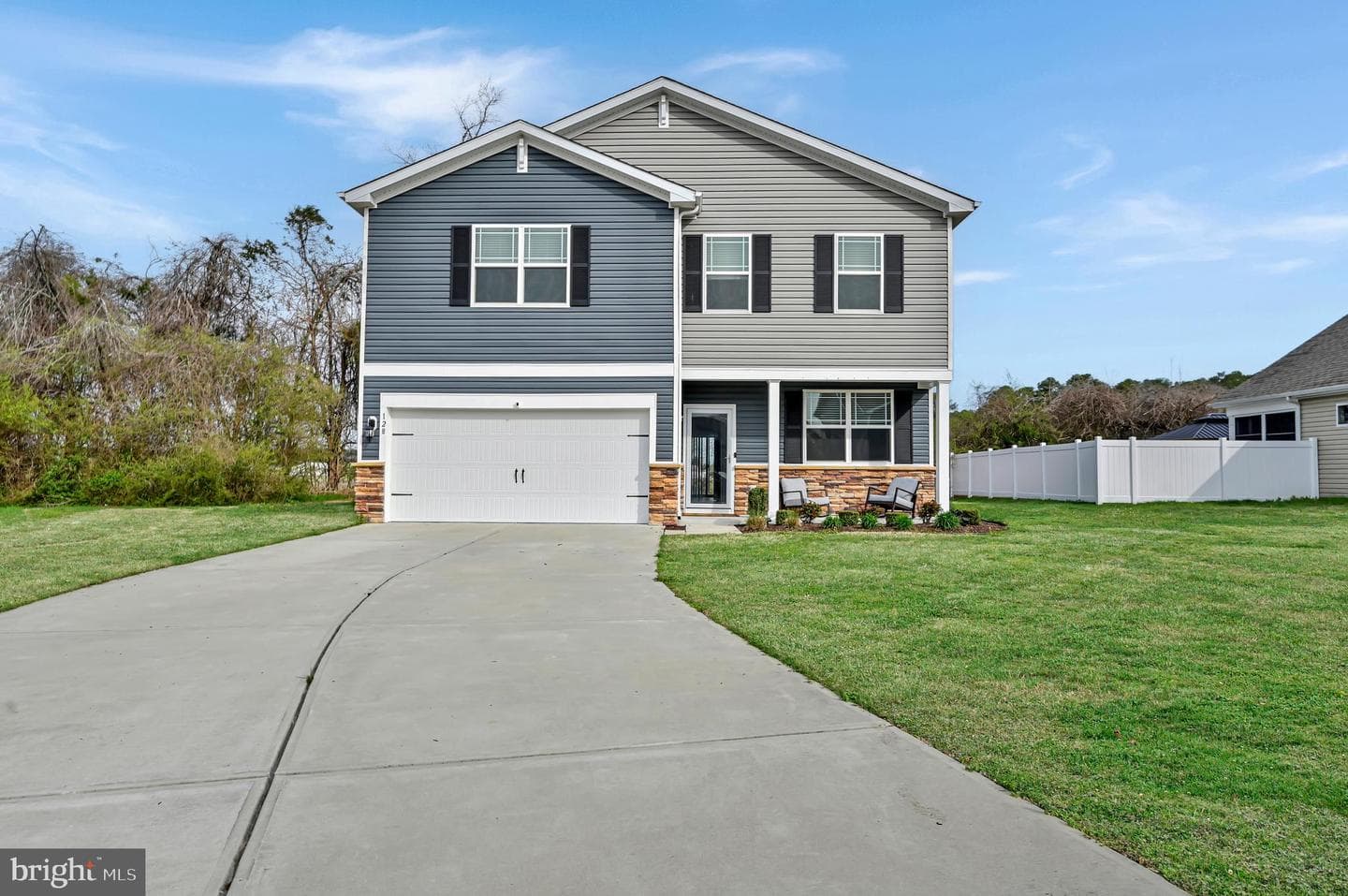128 Hunters Way photo 1