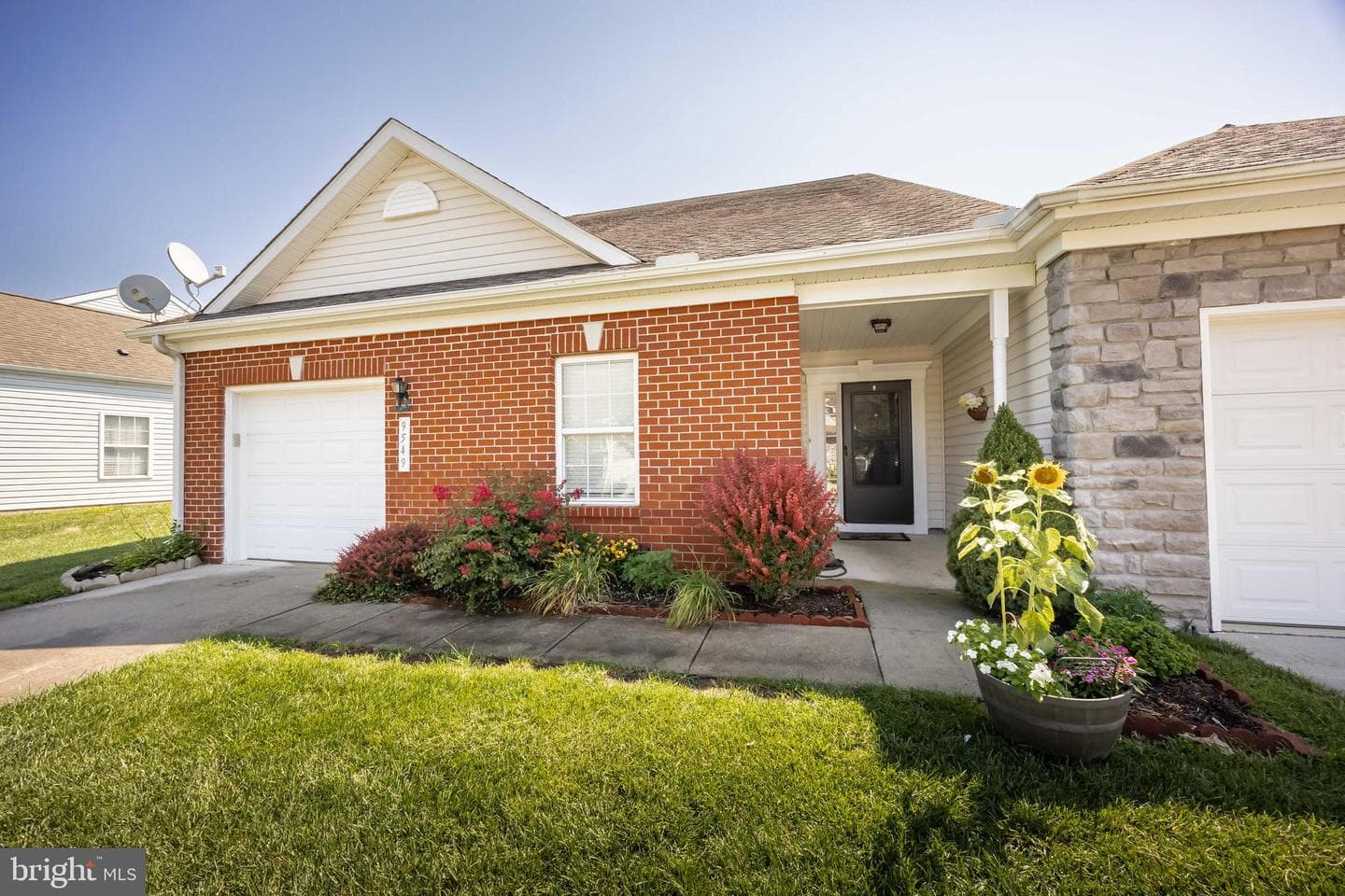 9549 Wedge Way photo 1