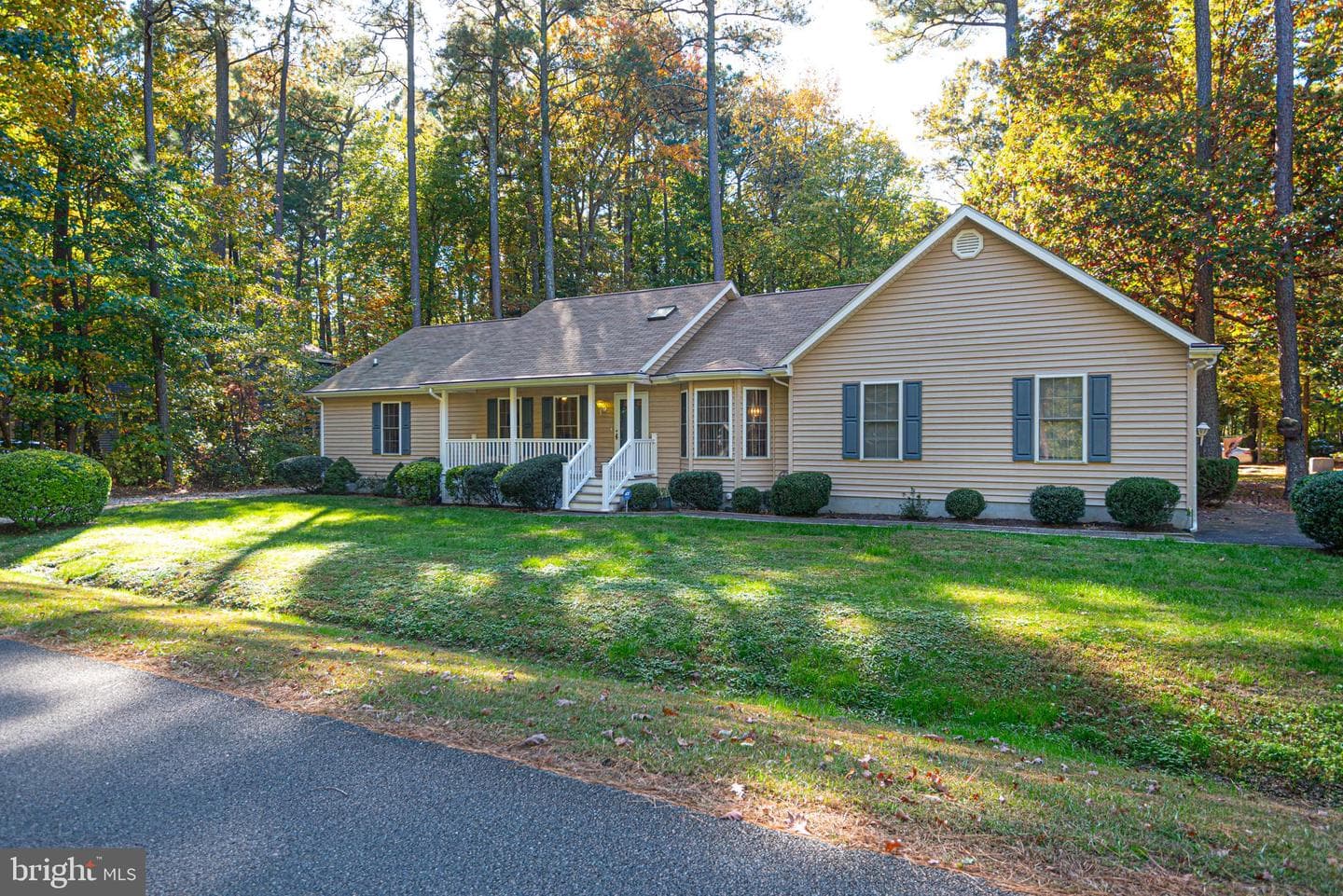 54 Cresthaven Drive photo 1