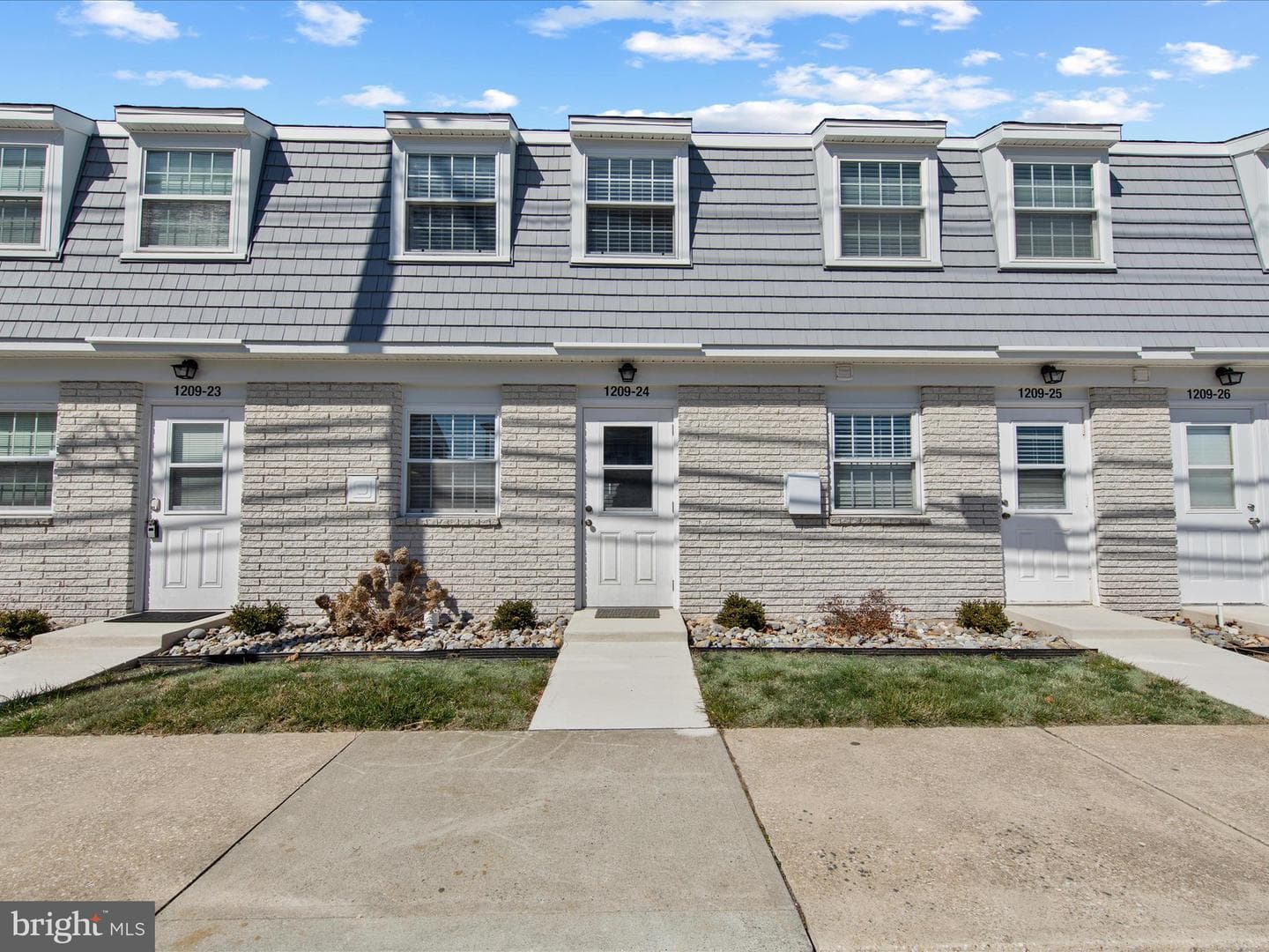 1209 Saint Louis Avenue #24
