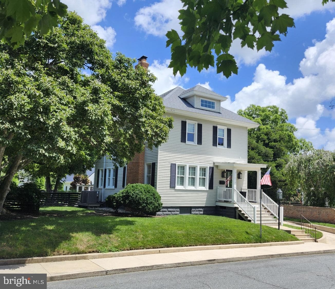 203 Pitts Street photo 1