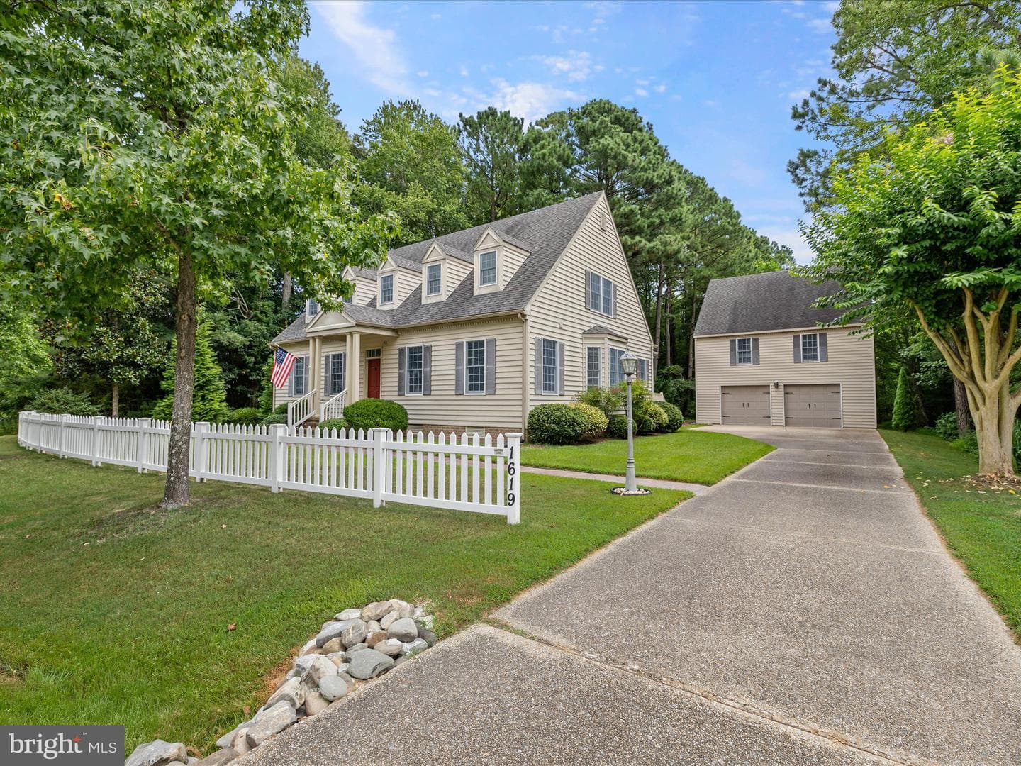 1619 Mercers Way photo 1