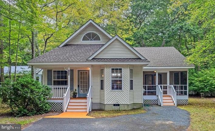 124 Camelot Circle photo 1