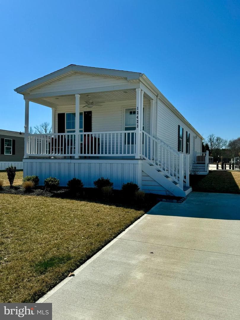 12423 Beach Life Lane