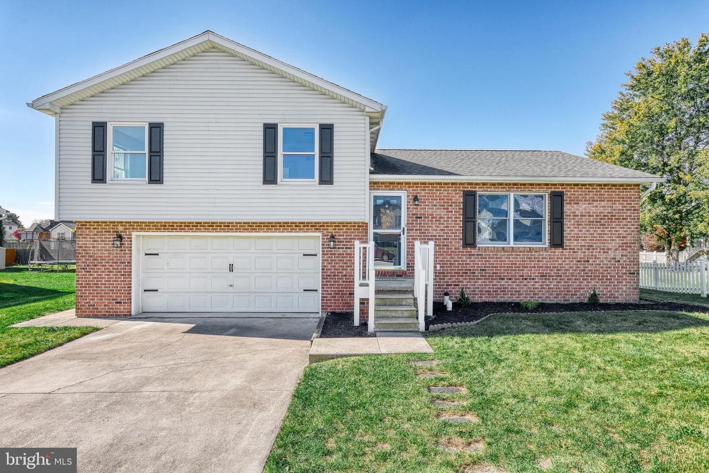 85 Thomas Drive photo 1