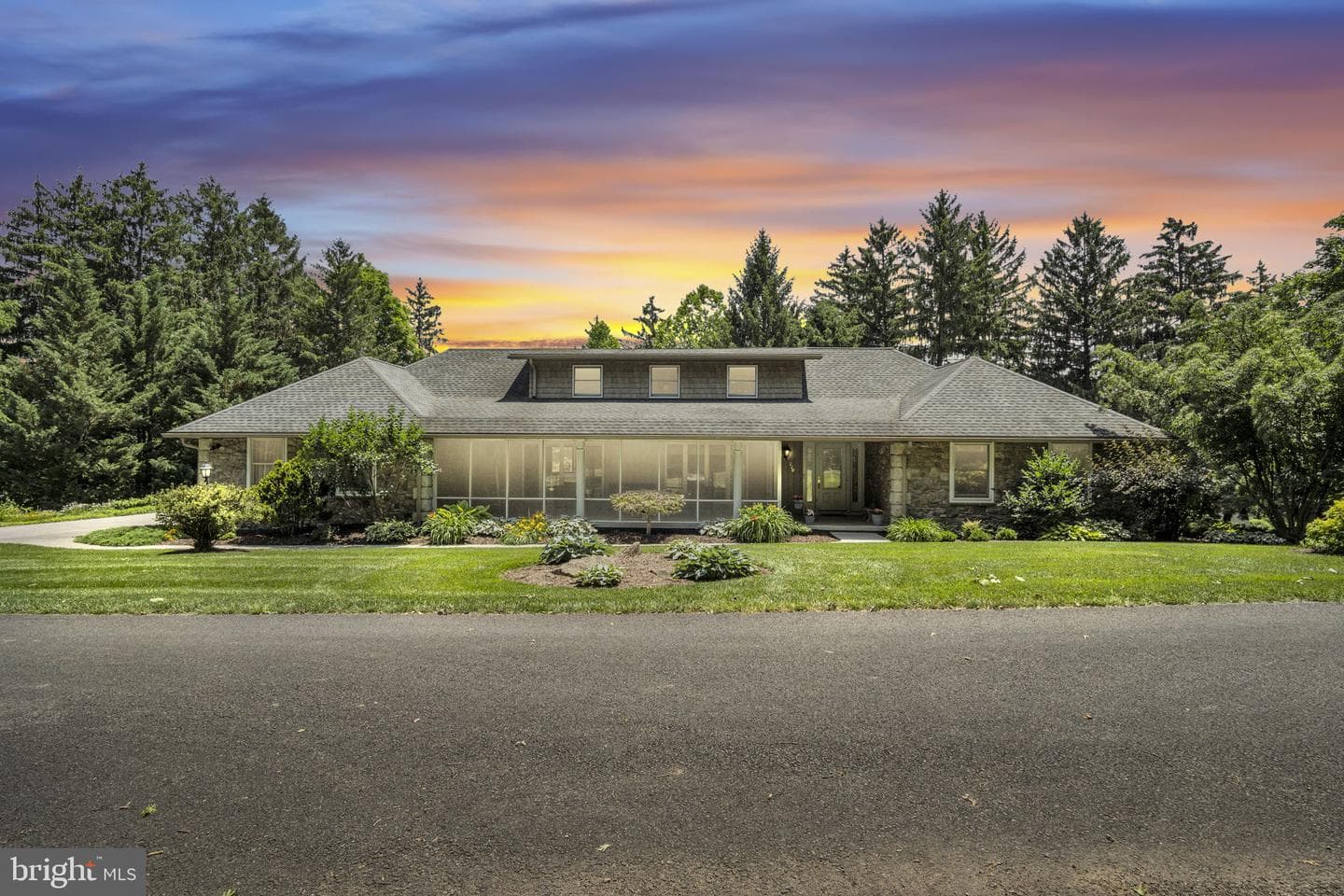 220 Longview Boulevard photo 1