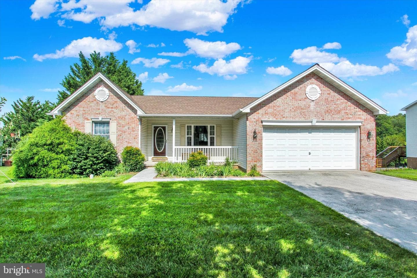 12 Yorktowne Court photo 1