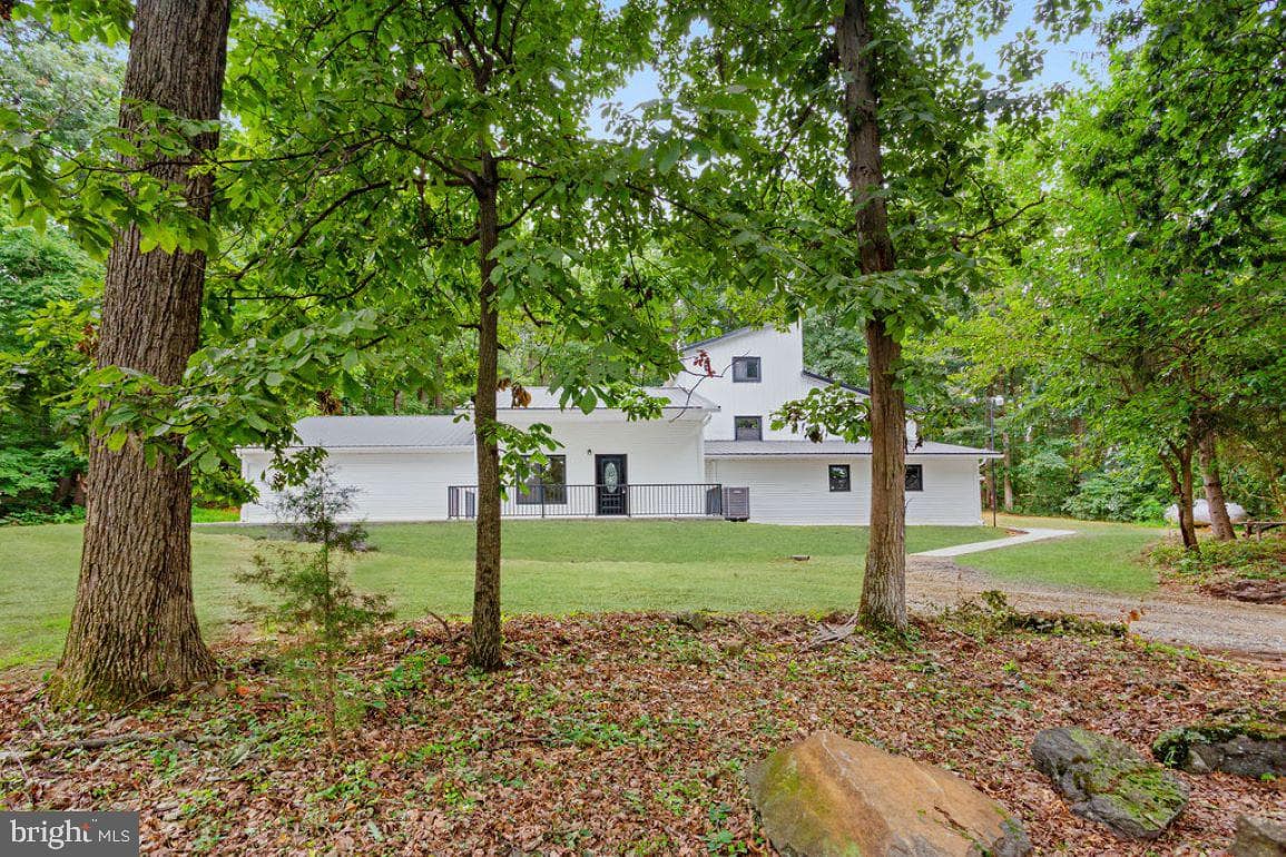2325 York Road photo 1