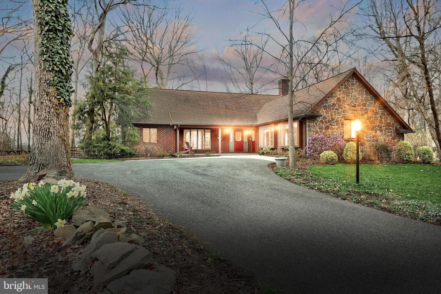 10 White Oak Trail photo 1