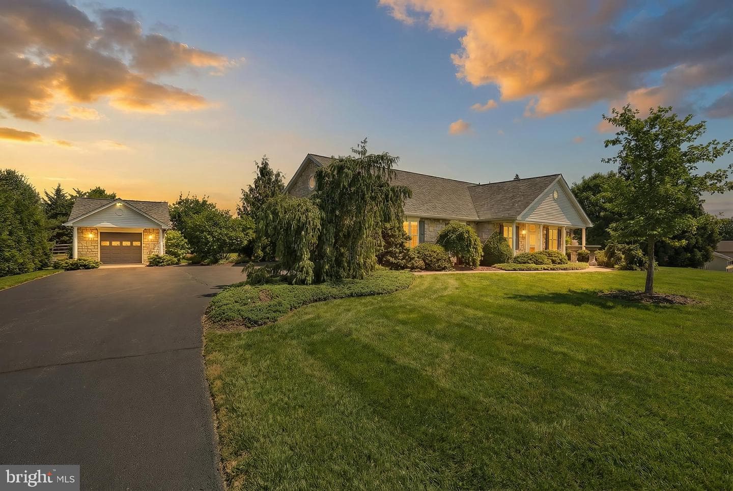 60 Hunters Circle photo 1