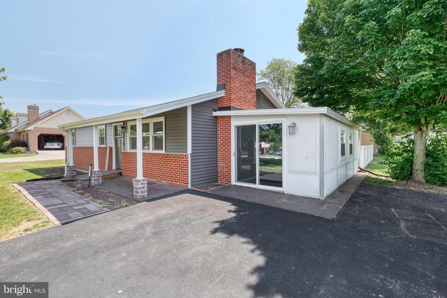 90 Schofield Drive photo 1