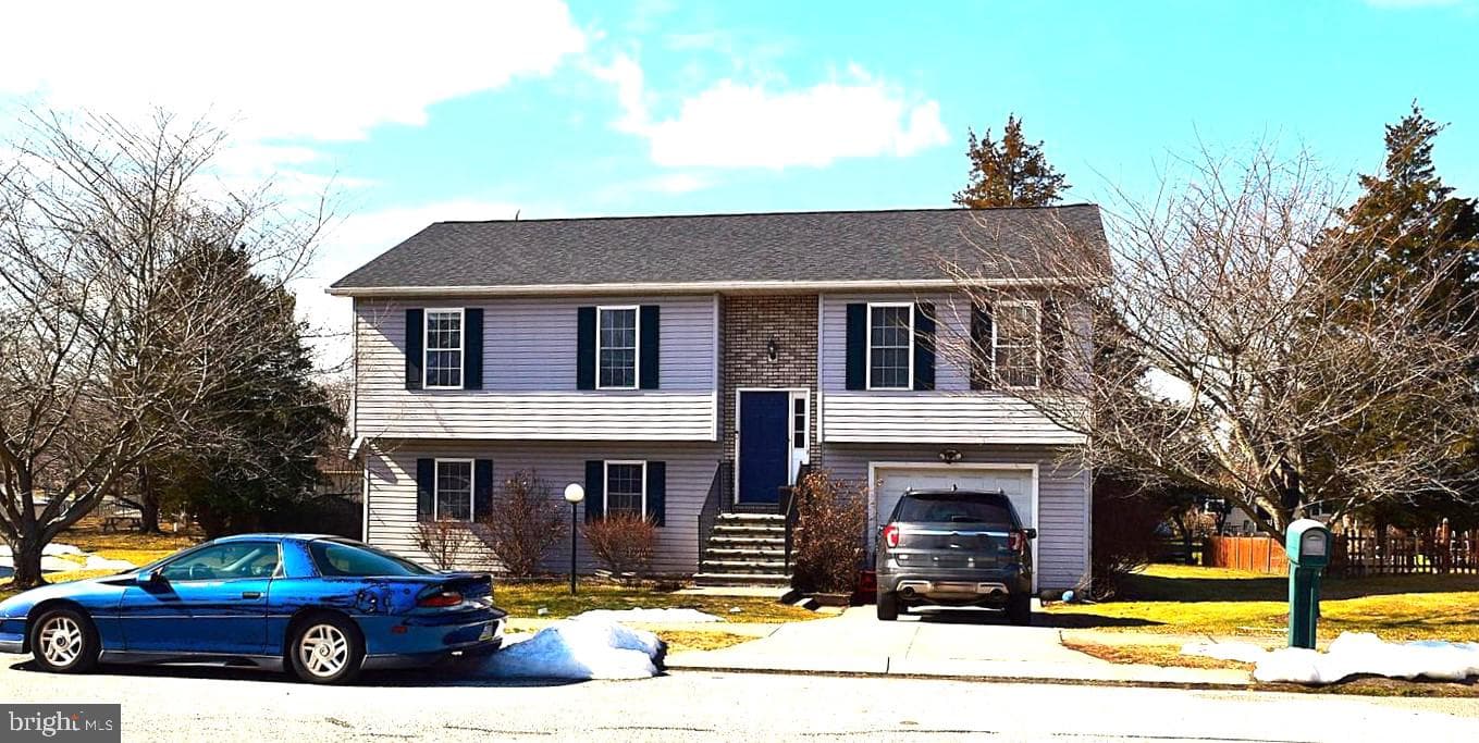 99 Jessica Drive photo 1
