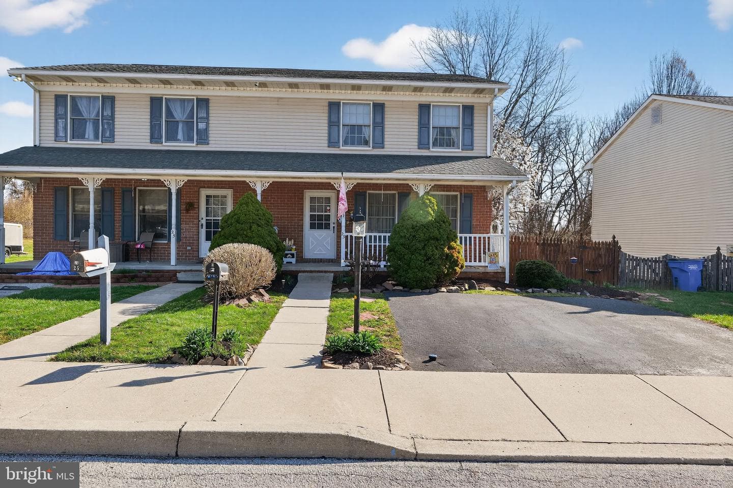 23 Crescent Lane photo 1