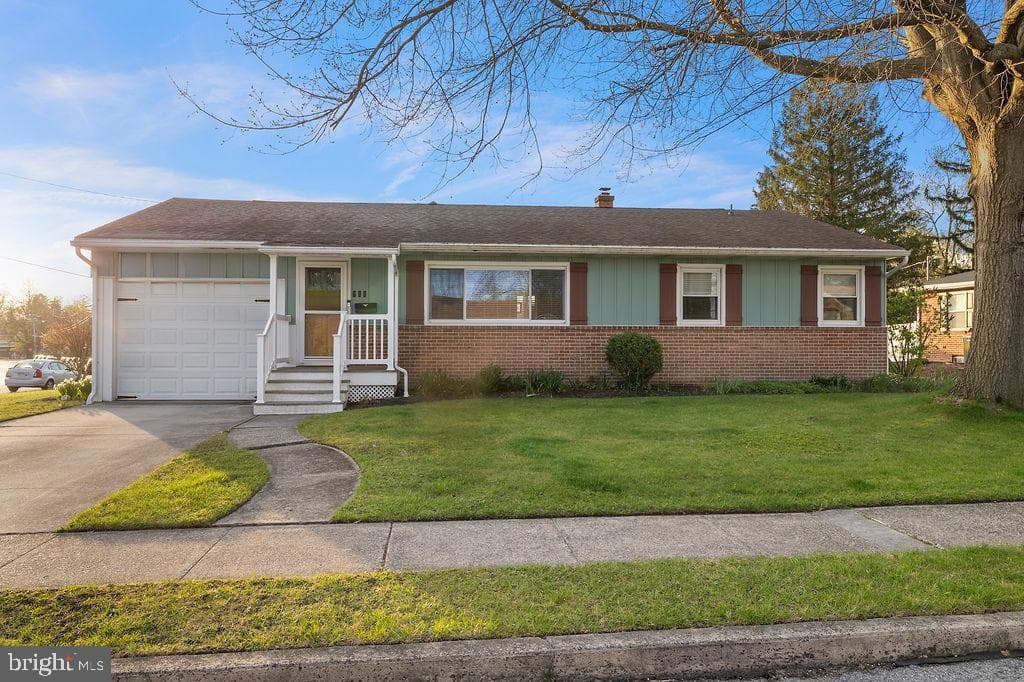 606 Fairview Avenue photo 1