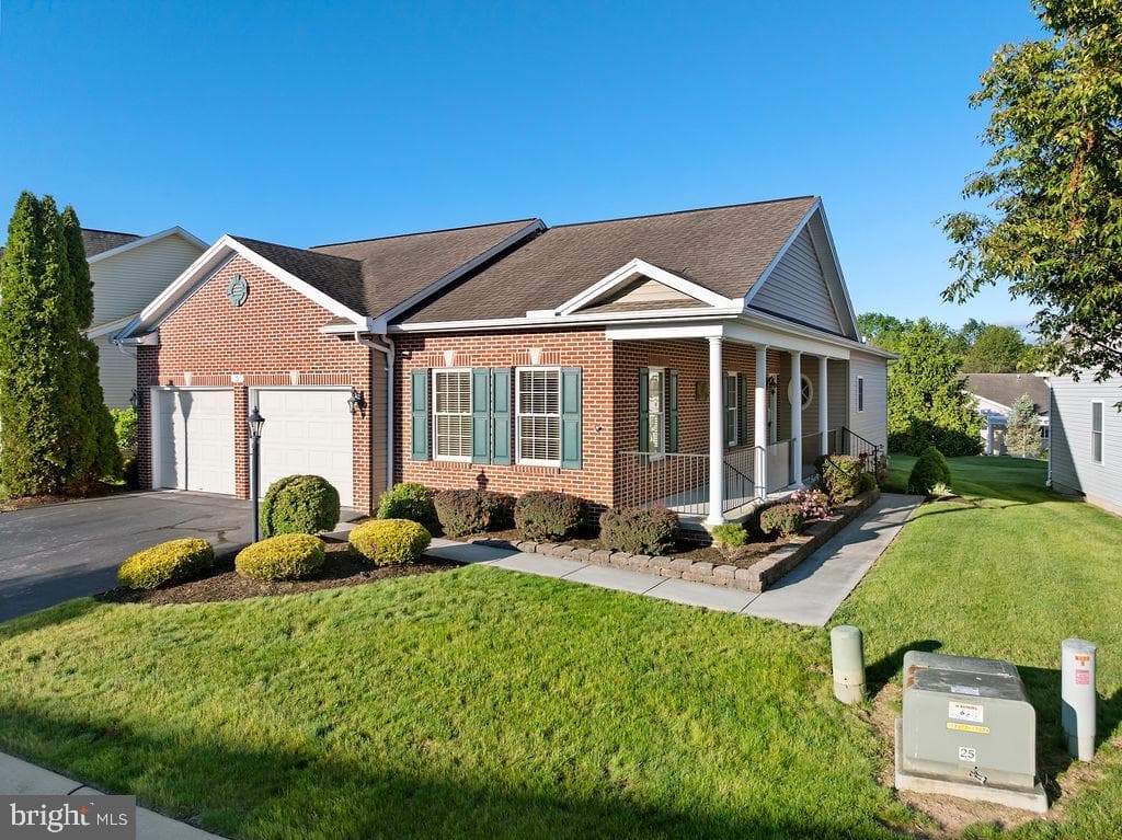5 Winding Drive photo 1