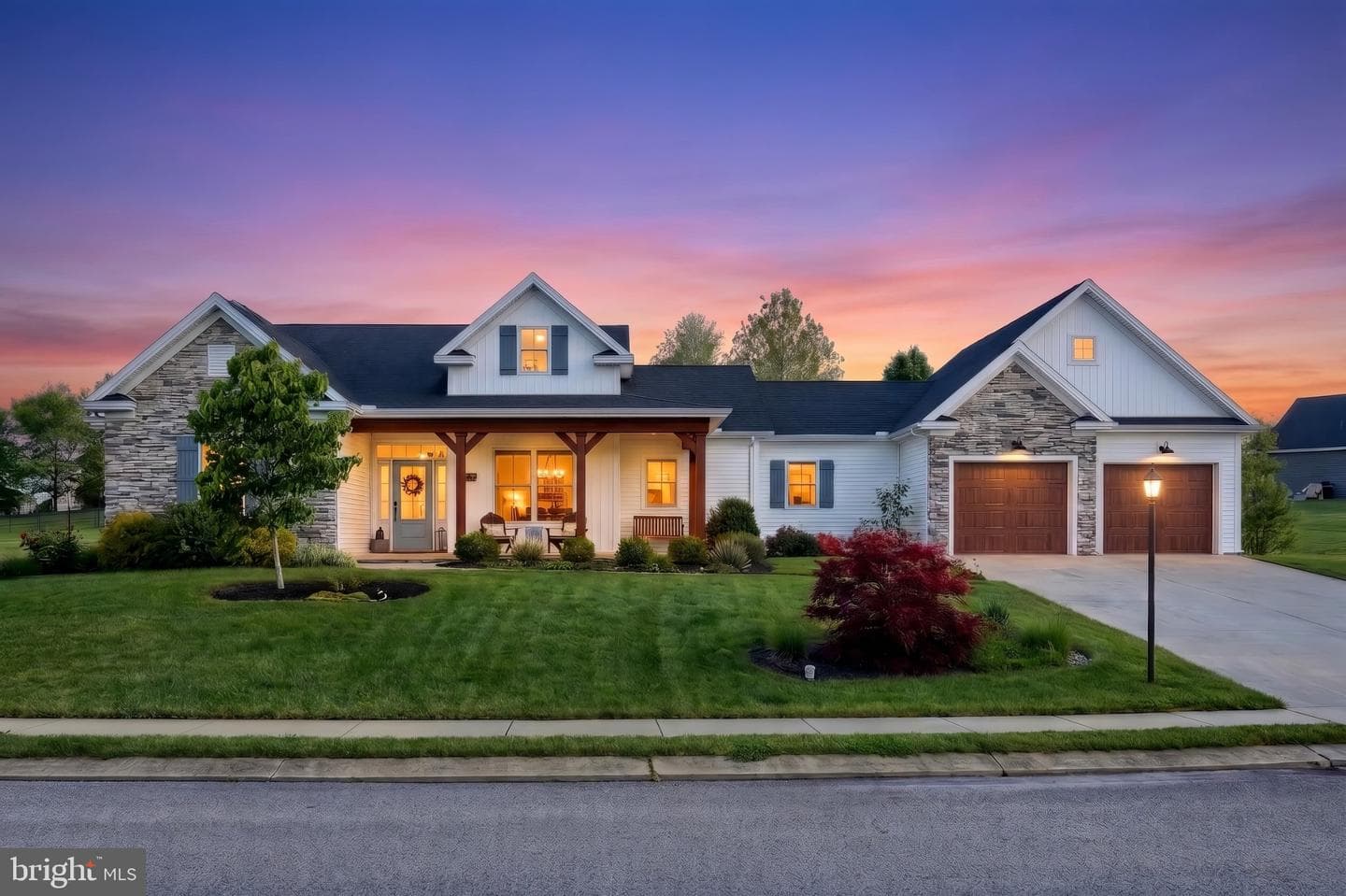 255 Onyx Road photo 1