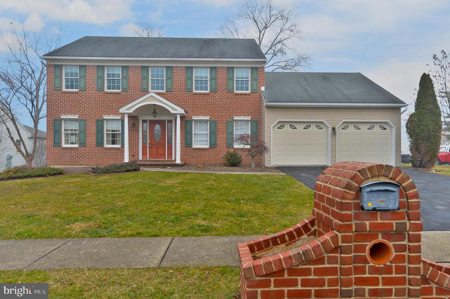 249 Keats Drive photo 1
