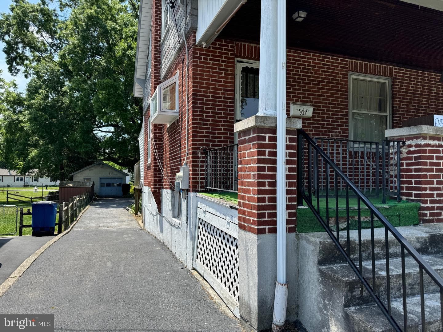 208 Midland Avenue photo 1