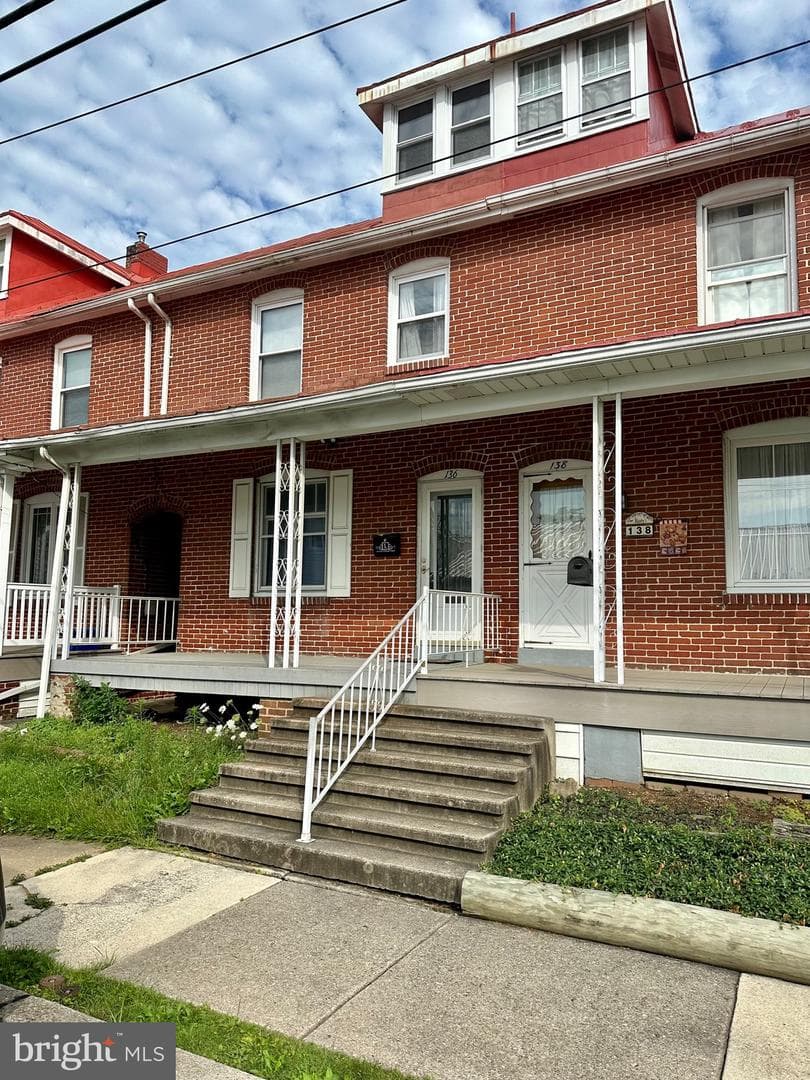 136 W Poplar Street photo 1