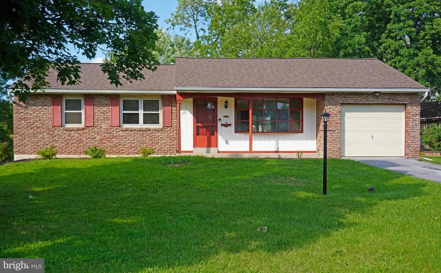 733 Fernwood Drive photo 1