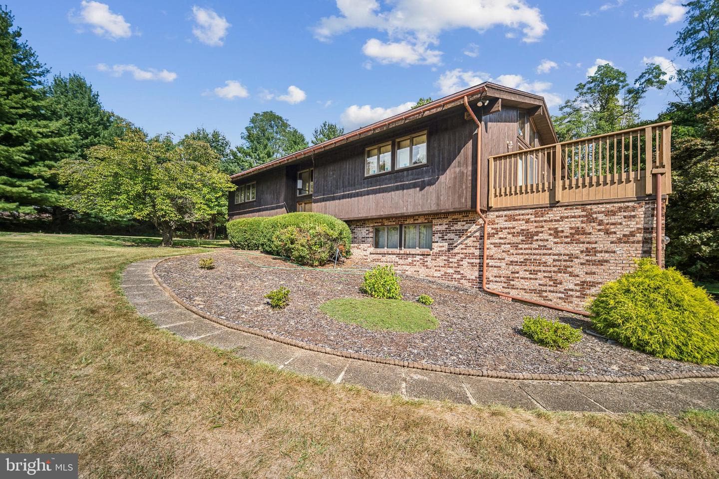 215 Skyline Drive photo 1