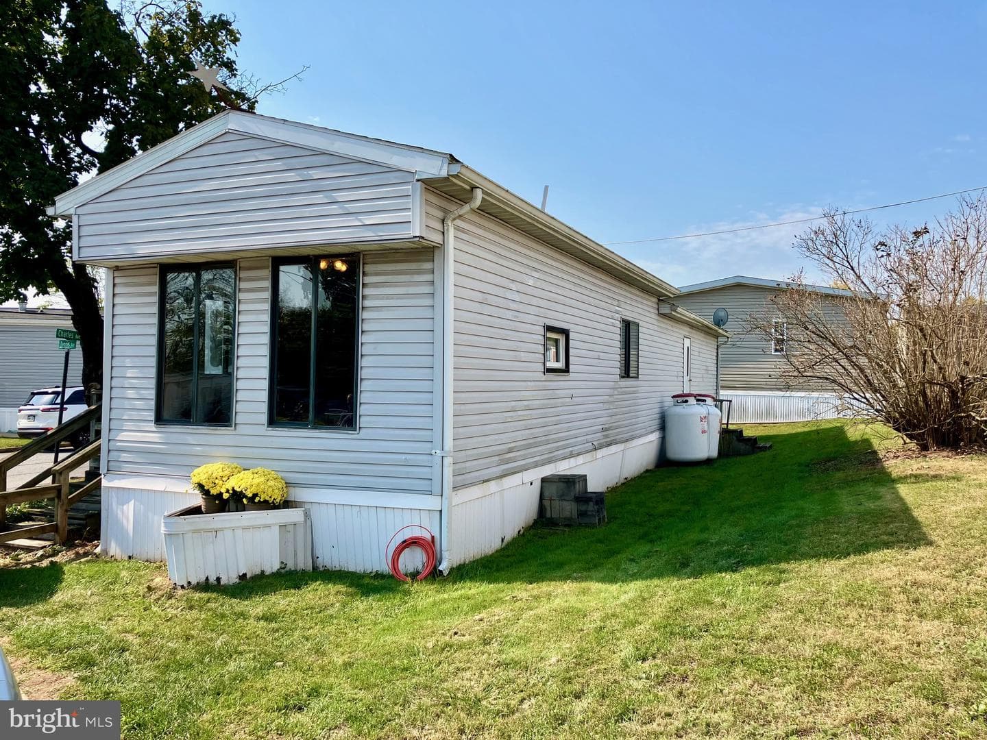 119 Dennis Avenue photo 1