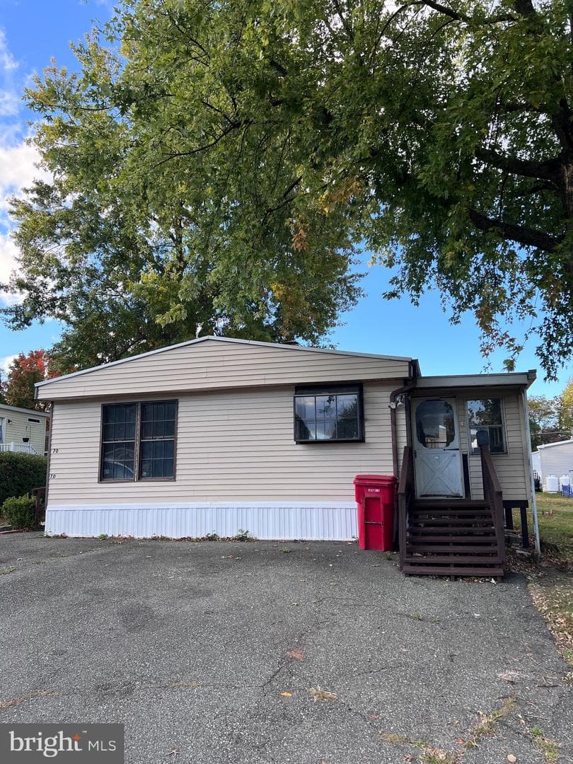 70 Mansfield Drive photo 1