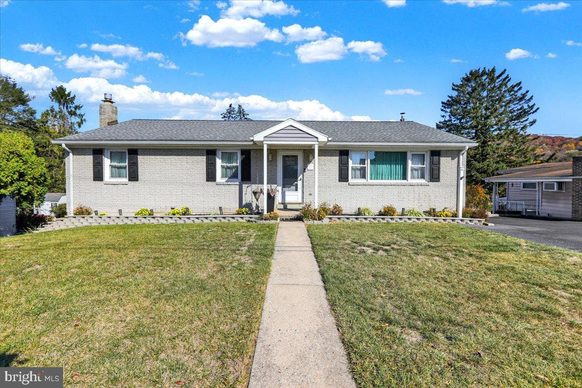 1665 Deer Path Road photo 1
