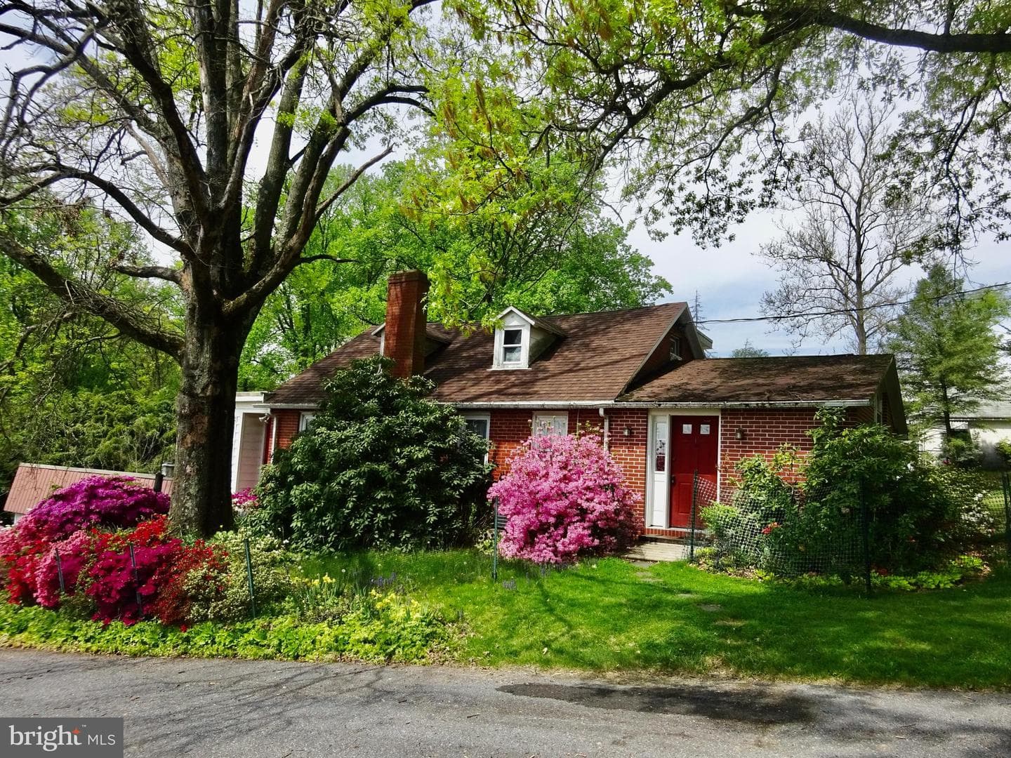 371 Wegman Road photo 1