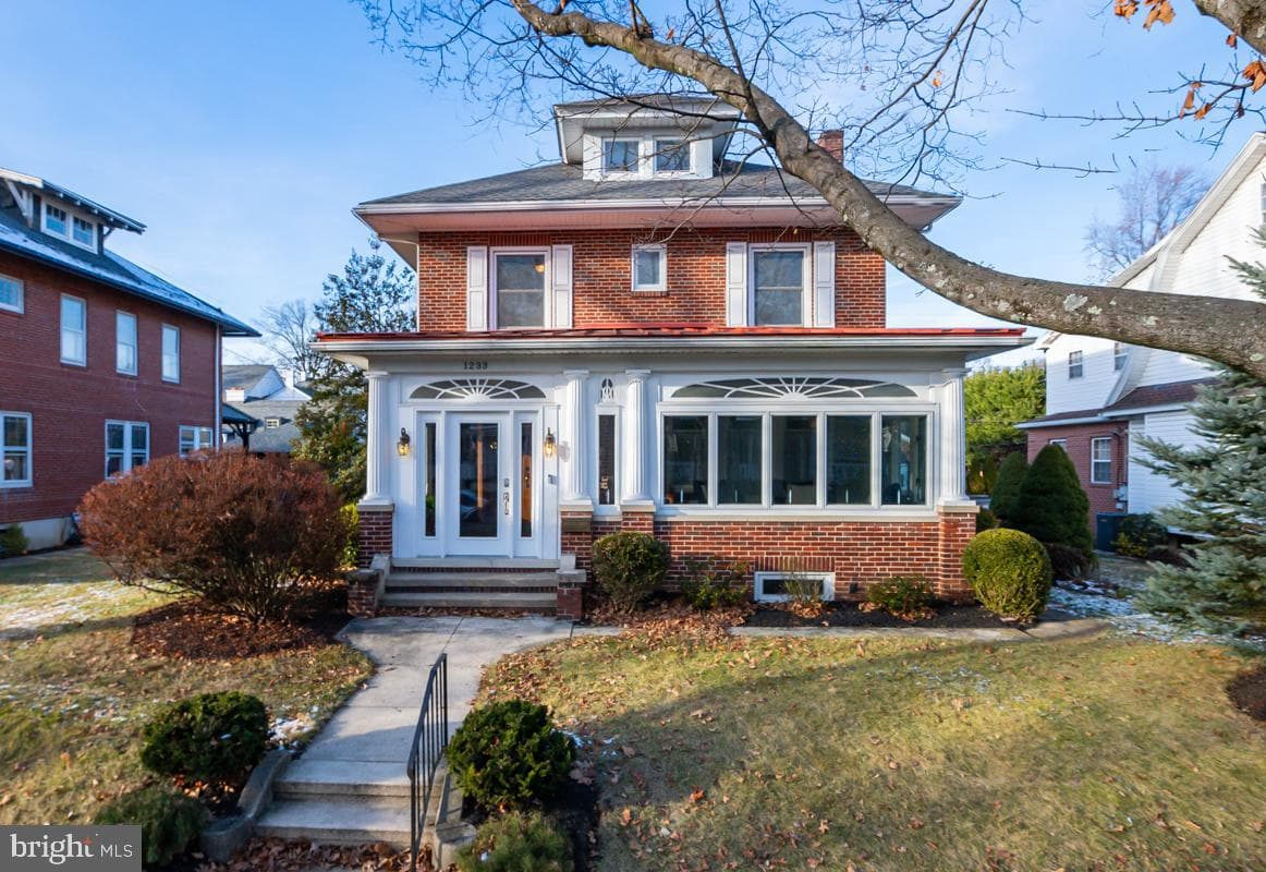 1233 Girard Avenue photo 1