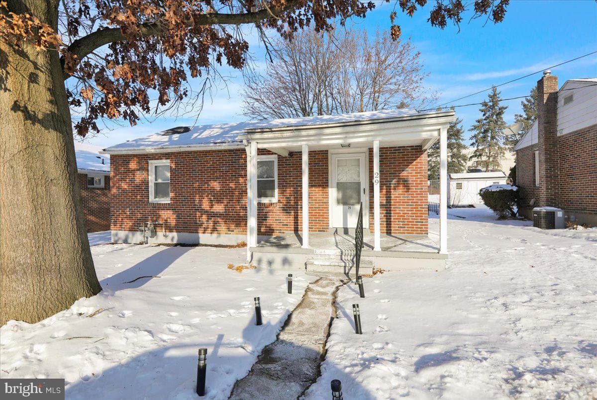29 Girard Avenue photo 1