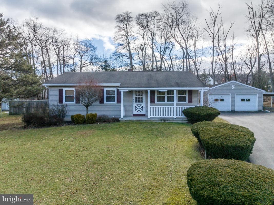 17 Villa Circle photo 1