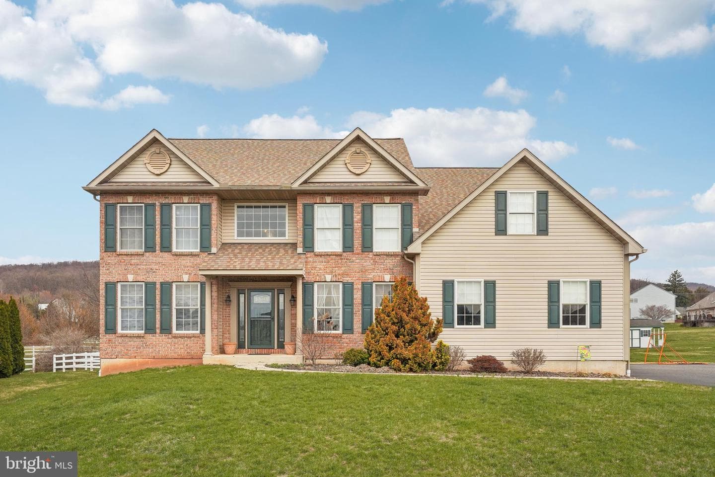 113 Martin Lane photo 1