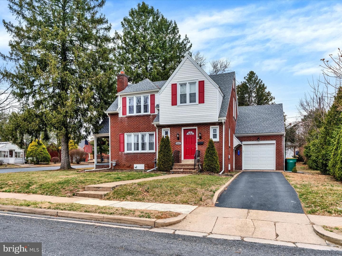 2461 Garfield Avenue photo 1