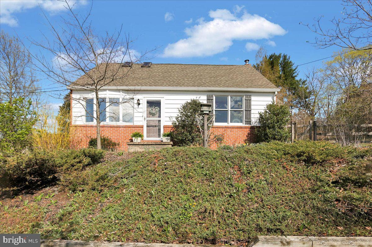1032 W Leesport Road photo 1