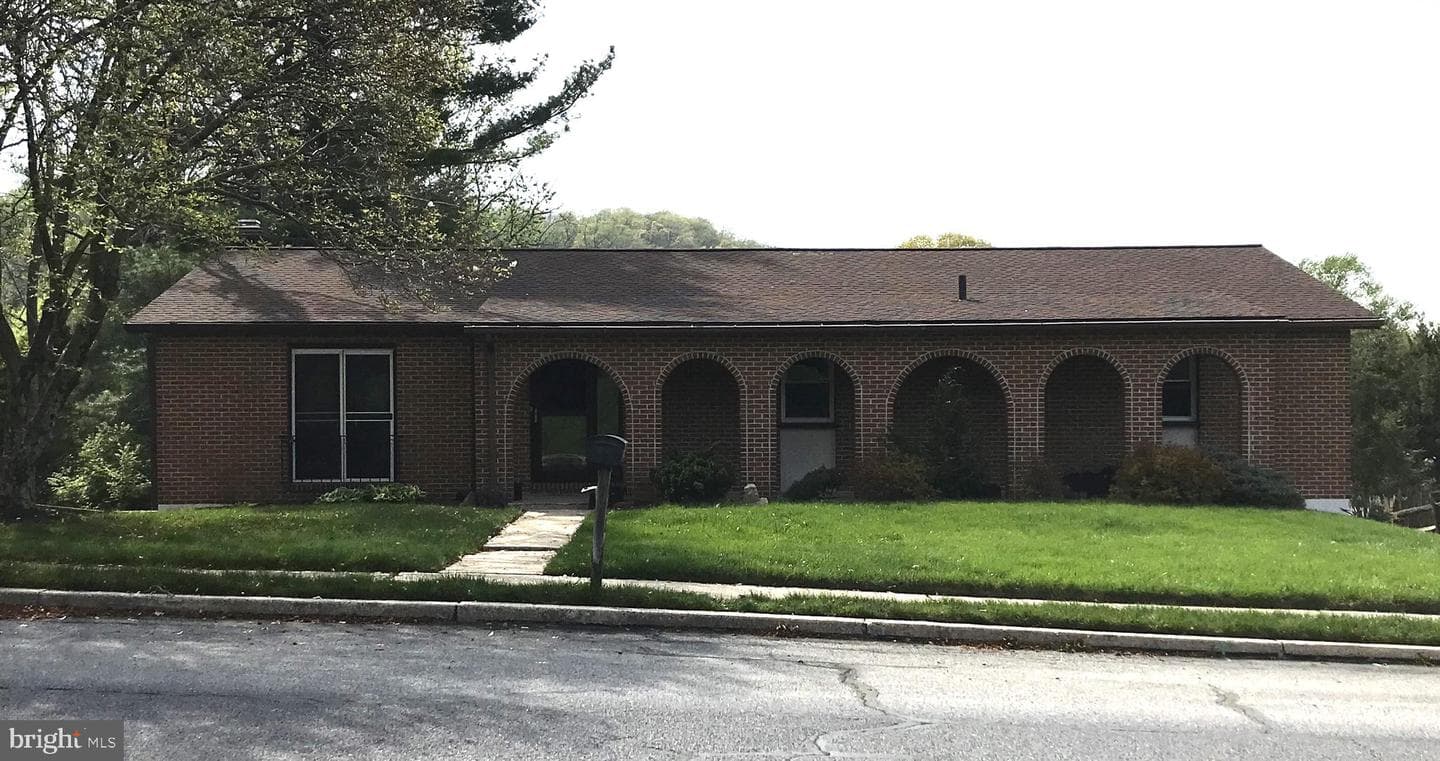 211 New Castle Drive photo 1