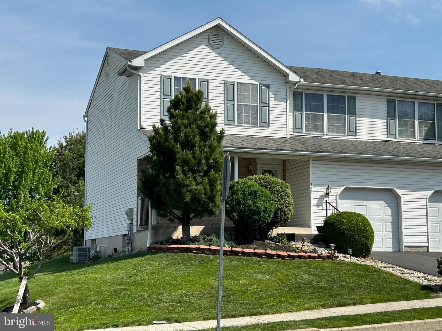 349 Oneida Drive photo 1