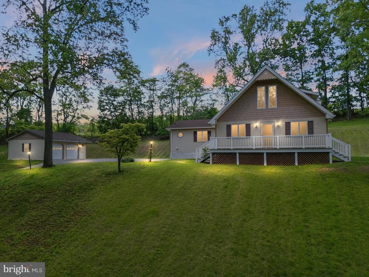 2033 Weisstown Road photo 1
